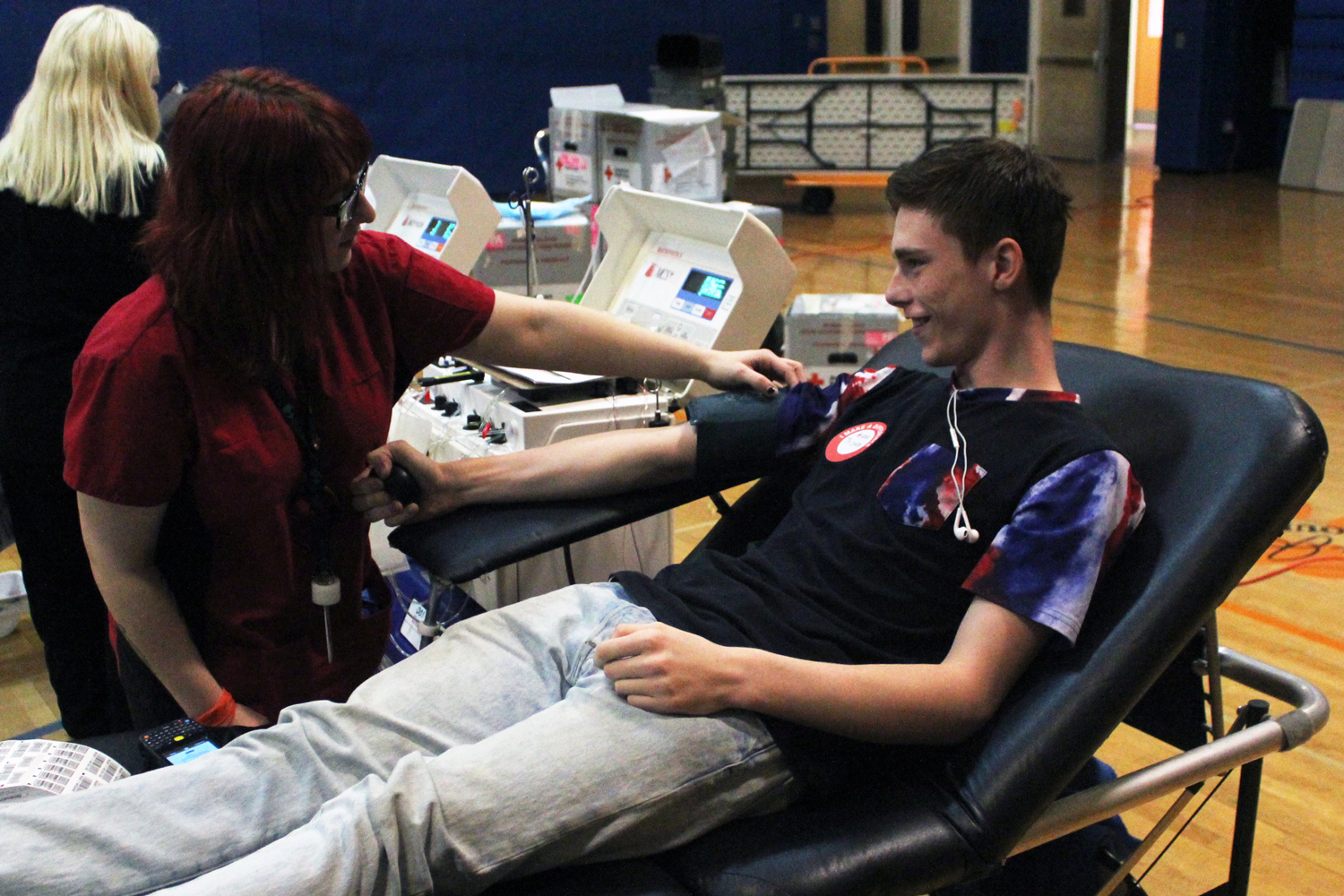Triston McEwan donates blood