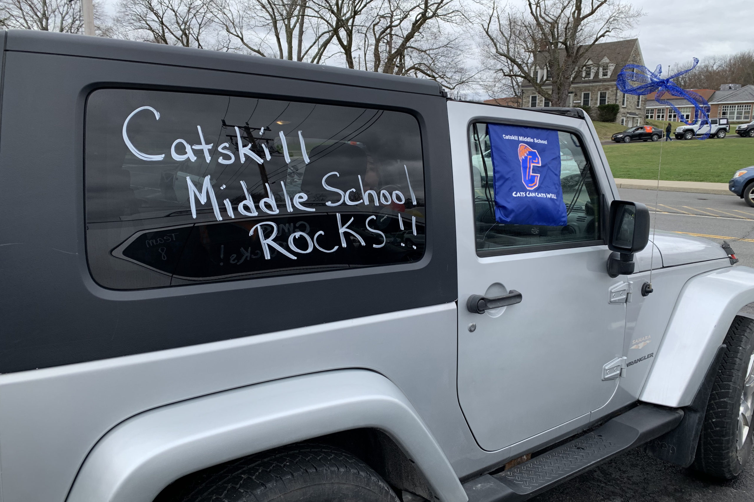jeep decorated with Catskill Middle School Rocks!