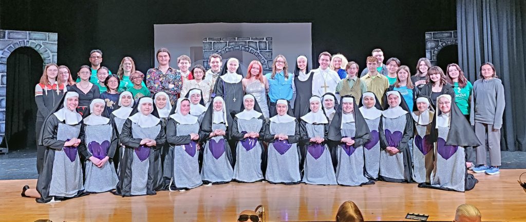 Cast and crew f Sister Act