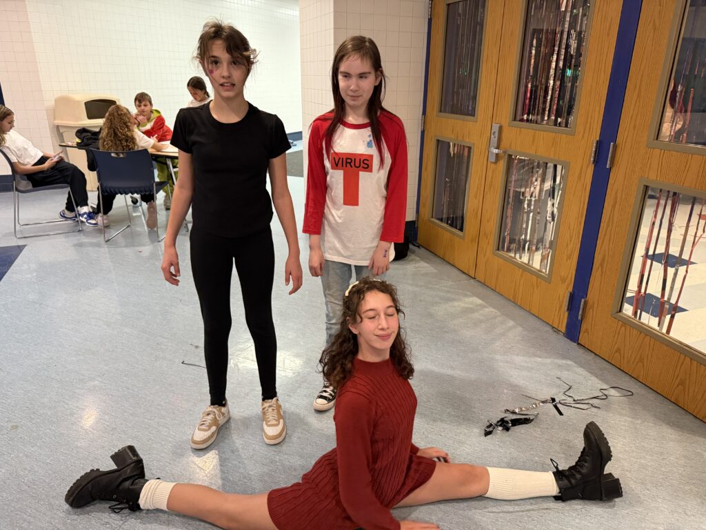 girl doing split