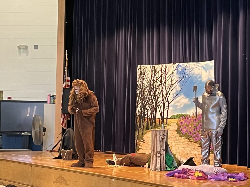 Cats of The Wizard of Oz act out play on stage