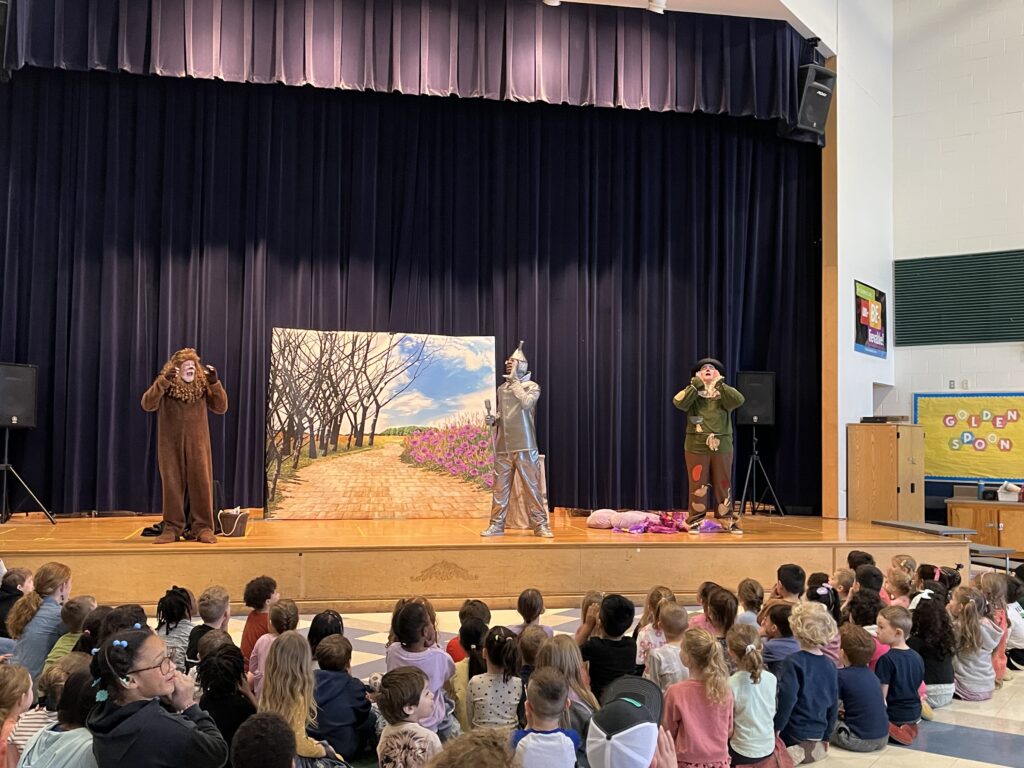 Cats of The Wizard of Oz act out play on stage