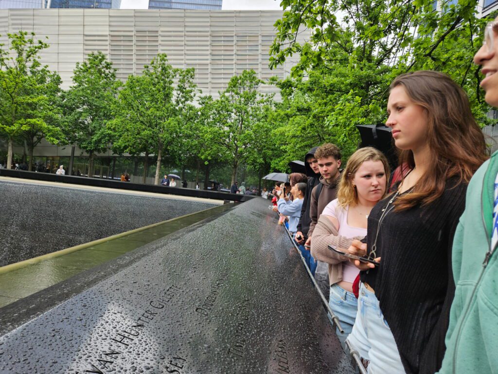 Students-Viewing-the-Names-of-911-Memorial-Victims